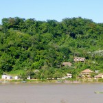 Départ en bateau pour la jungle